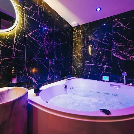 Room, Sauna Et Jacuzzi Broglie