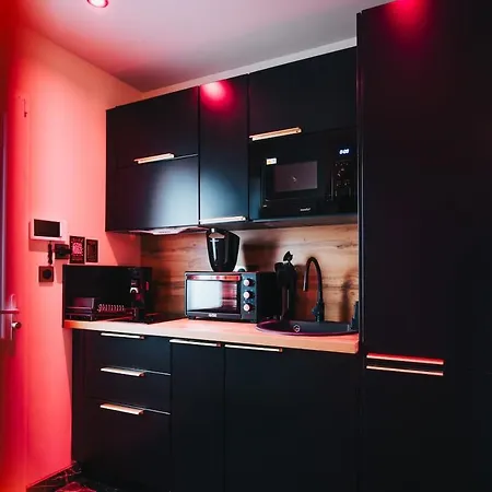 Room, Sauna Et Jacuzzi *