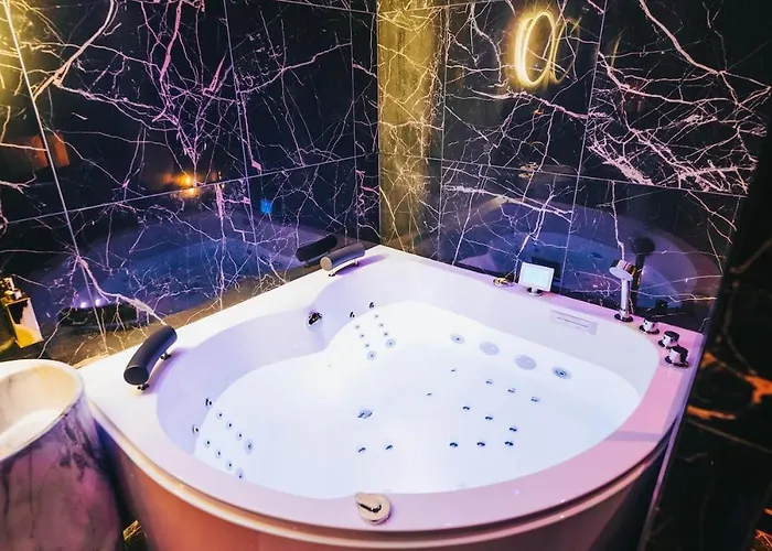 Room, Sauna Et Jacuzzi