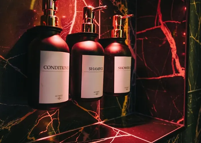 Room, Sauna Et Jacuzzi